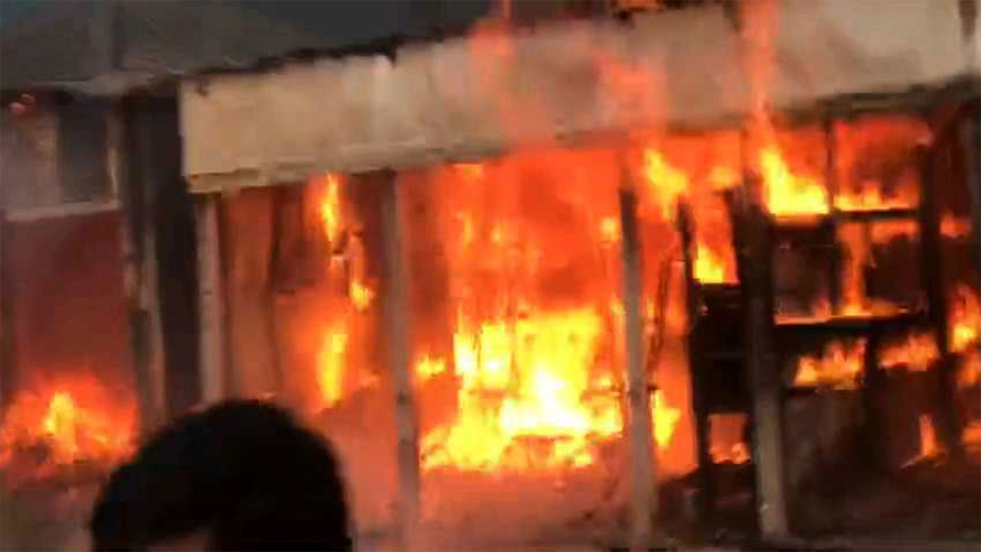 আগুনে পুড়ে ছাই ফিশারিঘাট এলাকার ৭ দোকান