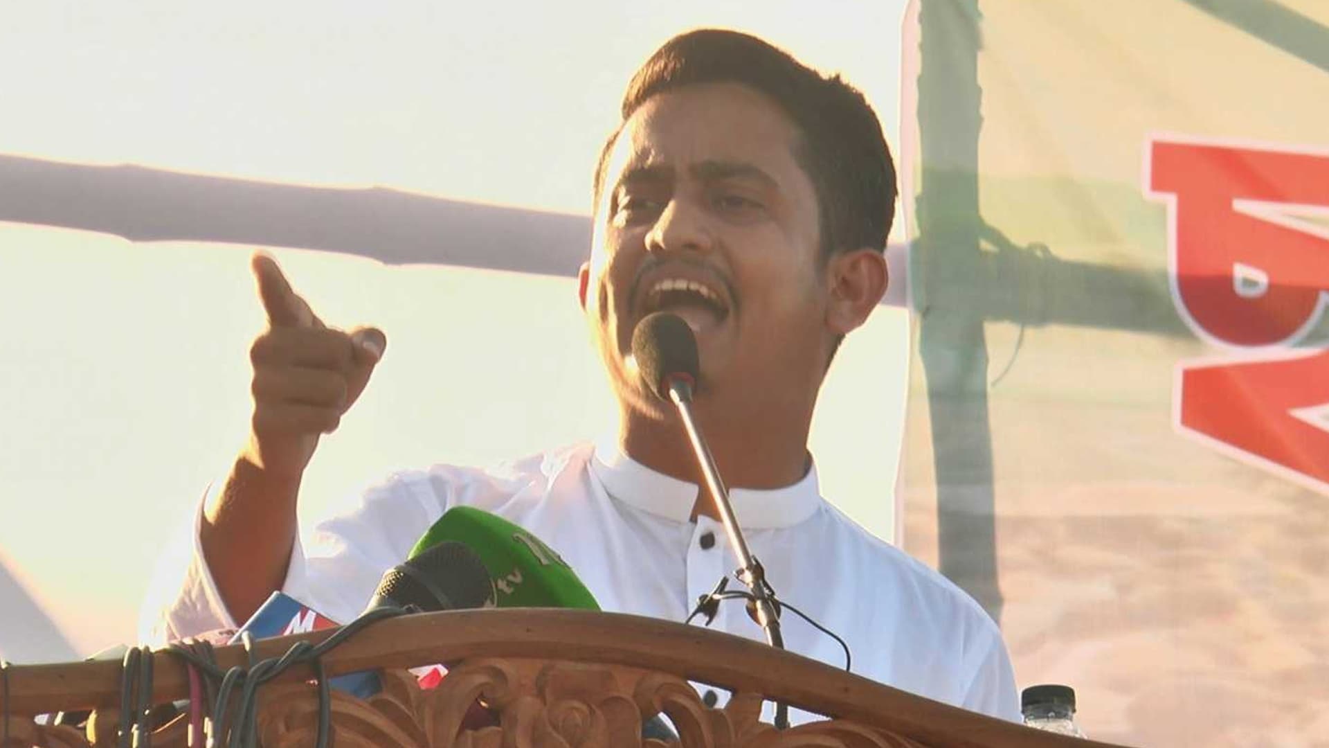 নির্বাচনে অংশ নেয়ার ইঙ্গিত সারজিসের