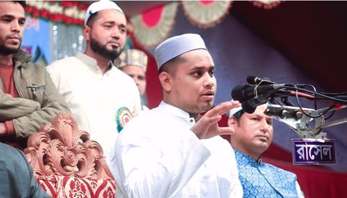 কুমিল্লায় মাহফিলের মঞ্চে হাসনাত আব্দুল্লাহ, সুদ না খাওয়ার শপথ