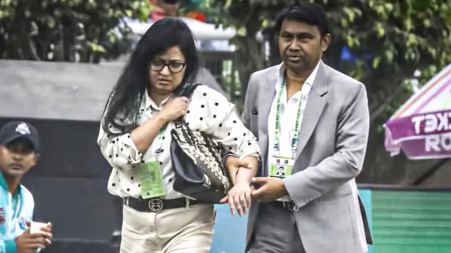 মালিকের স্ত্রী ছক্কায় আহত হওয়ায় পারিশ্রমিক জোটেনি রাজশাহীর ক্রিকেটারদের