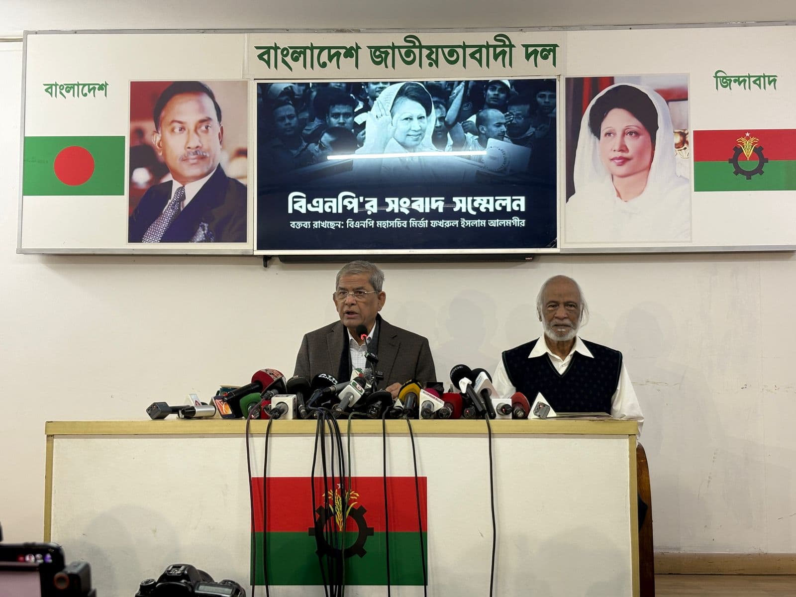 বছরের মাঝামাঝি সময়ে নির্বাচন চায় বিএনপি : মির্জা ফখরুল