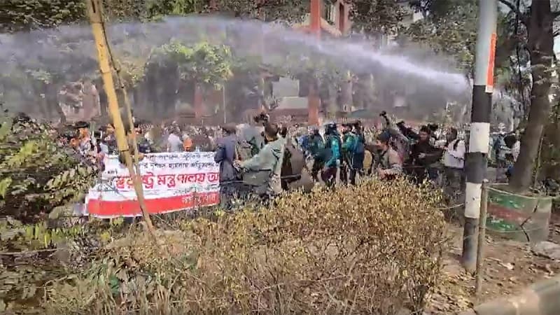 ‘আদিবাসী ছাত্র-জনতার’ ব্যানারে সচিবালয় ঘেরাওয়ের চেষ্টা