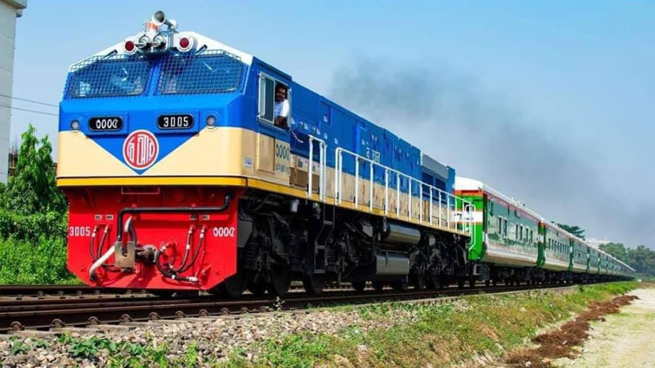 সারা দেশে ট্রেন চালু, ধর্মঘট প্রত্যাহার