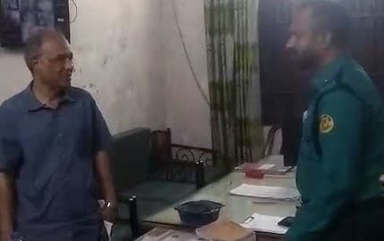 ভোর রাতে হঠাৎ পুলিশের টহল কার্যক্রম পরিদর্শনে স্বরাষ্ট্র উপদেষ্টা