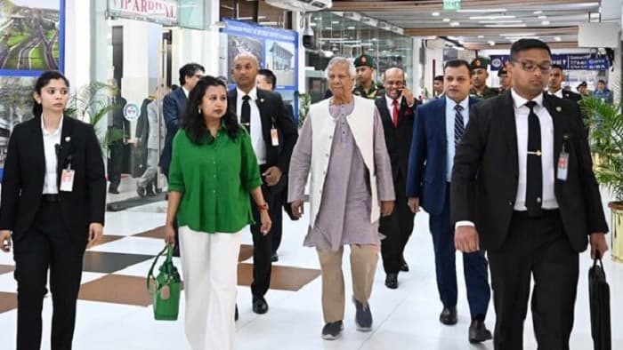চীনের উদ্দেশে ঢাকা ছেড়েছেন প্রধান উপদেষ্টা ড. মুহাম্মদ ইউনূস