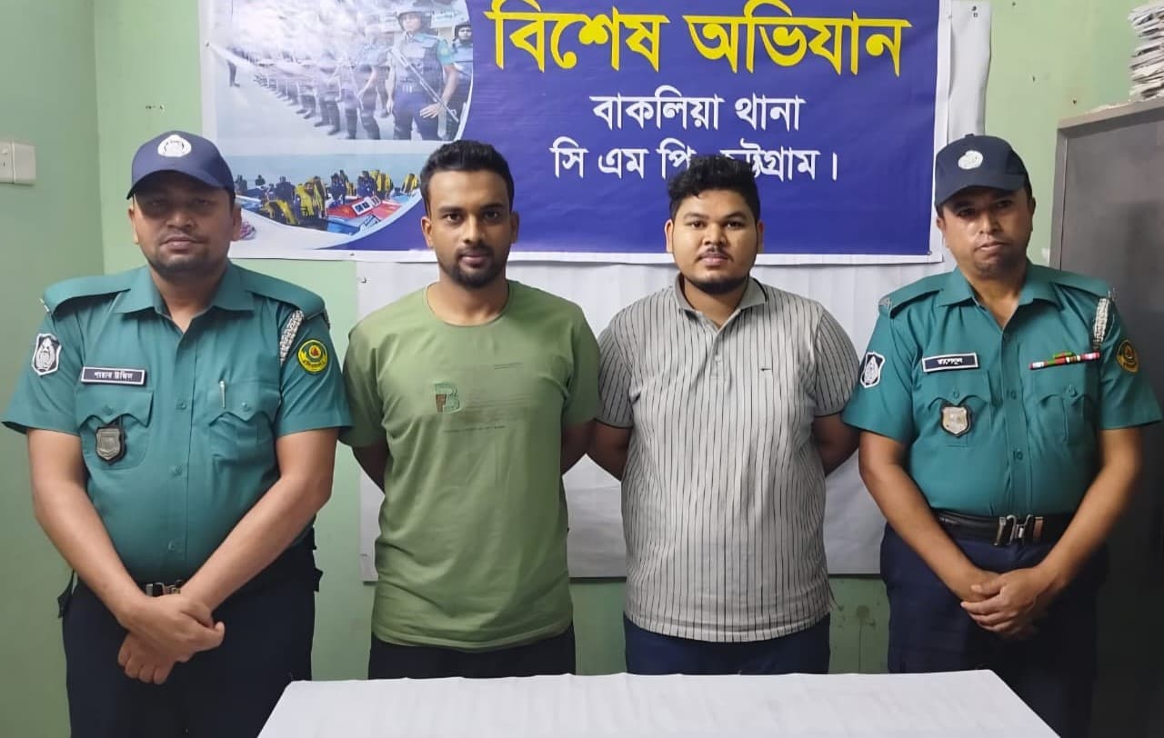 চট্টগ্রামে পুলিশ বক্সে ;জয় বাংলা লেখায় দুই যুবক গ্রেপ্তার