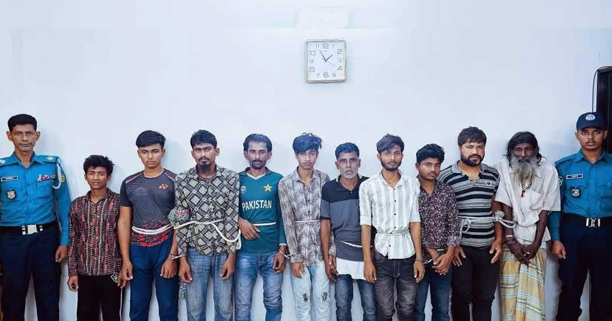 পতেঙ্গায় দায়িত্বরত পুলিশকে ‘মব’ বানিয়ে মারধর, গ্রেপ্তার ১২