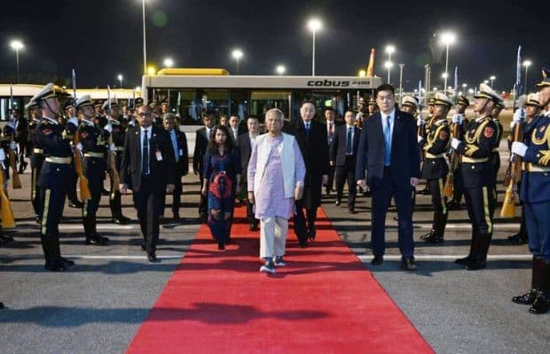 চারদিনের চীন সফর শেষে দেশে ফিরছেন প্রধান উপদেষ্টা