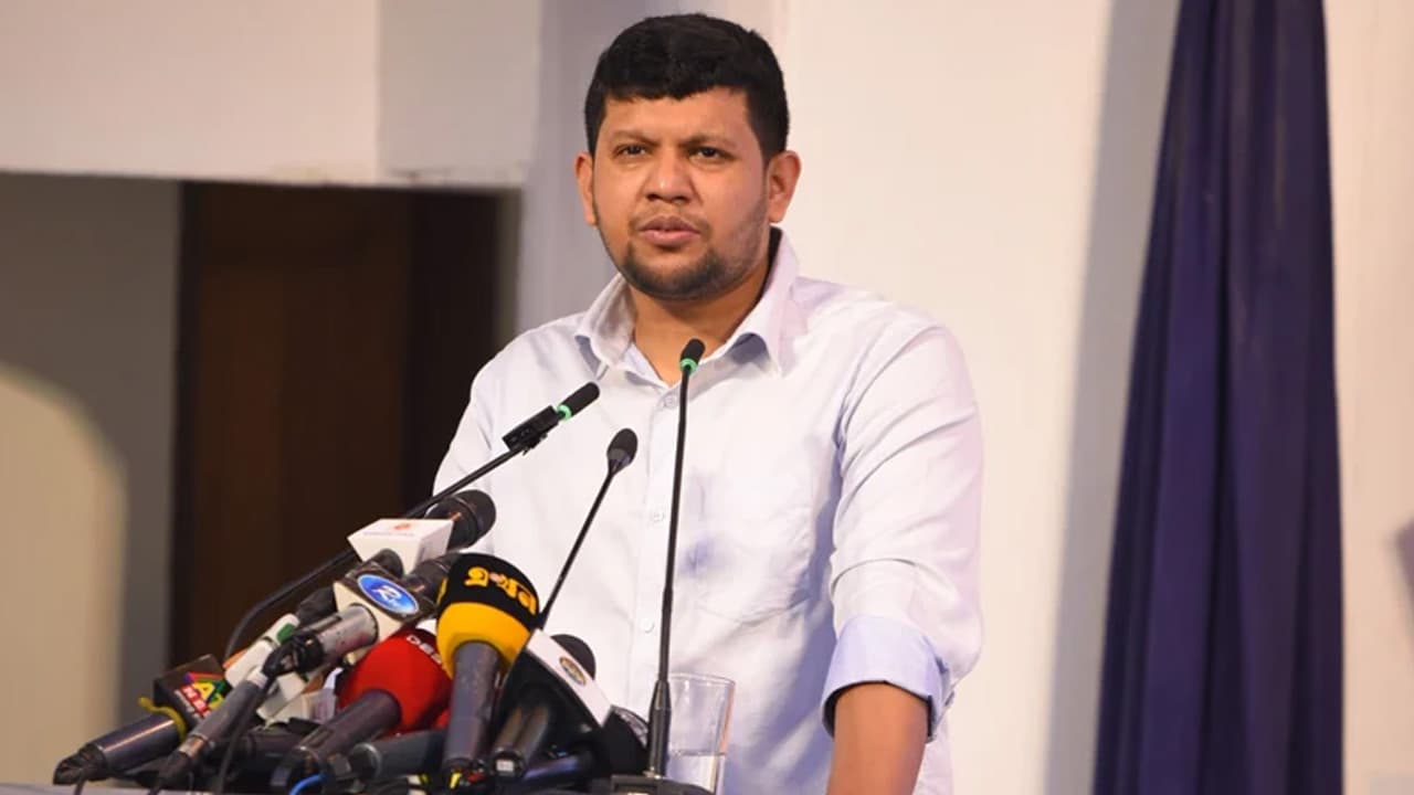 আওয়ামী লীগের ফিরে আসা ঠেকাতে ছাত্র-জনতার ঐক্যের আহ্বান মাহফুজ আলমের