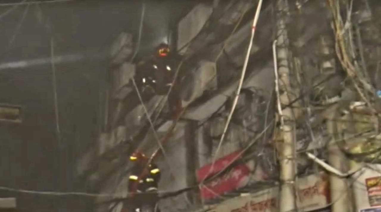রিয়াজ উদ্দিন বাজারের তামাকুন্ডি লেনে আগুন