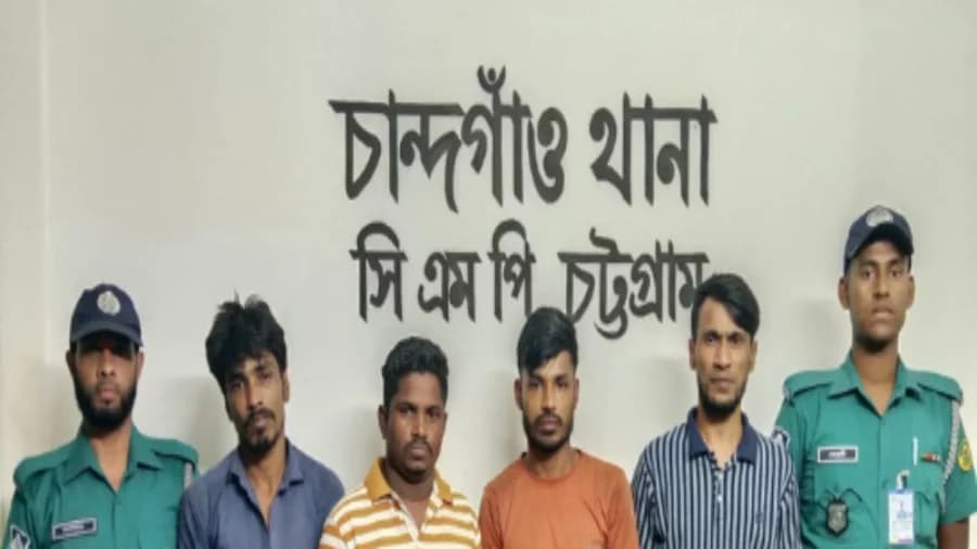 চট্টগ্রামে যুবলীগের ঝটিকা মিছিলে অংশ নেওয়ার অভিযোগে পাঁচজনকে গ্রেপ্তার করেছে পুলিশ