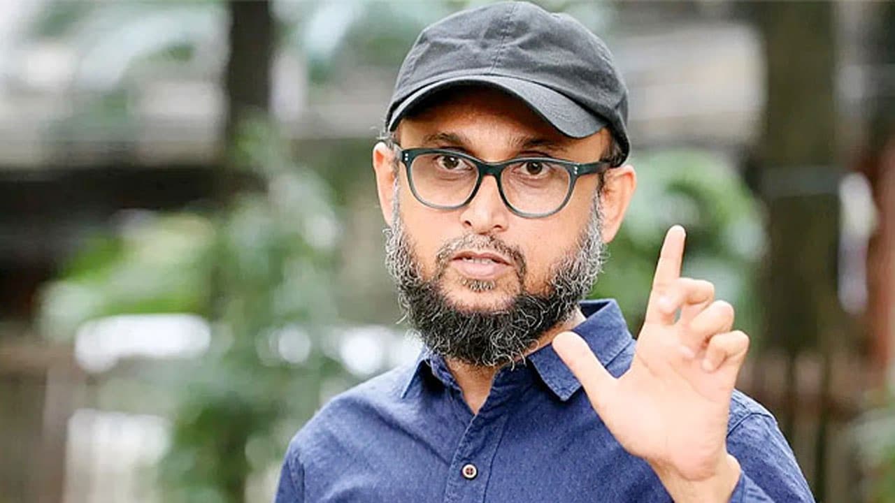 হাসিনার দোসররা চারুকলায় ফ্যাসিবাদের মুখাবয়ব পুড়িয়েছে : ফারুকী