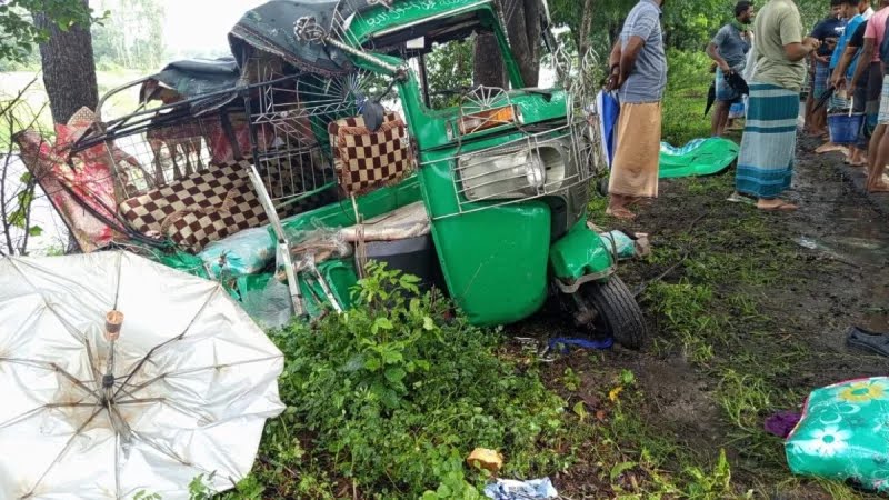 চট্টগ্রামের আনোয়ারায় সিএনজি ও মাইক্রোবাসের মুখোমুখি সংঘর্ষে নিহত ২, আহত ২