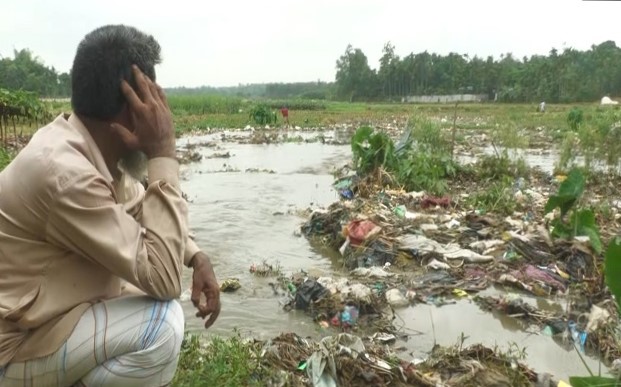 রোহিঙ্গা ক্যাম্পের বর্জ্যে উখিয়া-টেকনাফে নষ্ট হচ্ছে শত শত একর কৃষিজমি