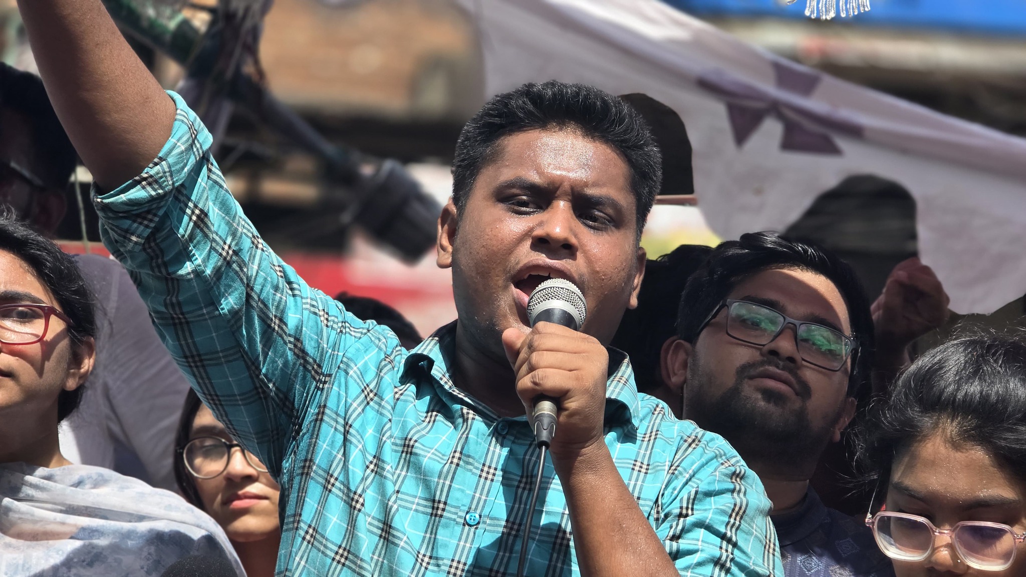 সরকারকে জিম্মি করলে পরিণাম ভালো হবে না : হাসনাত আবদুল্লাহ