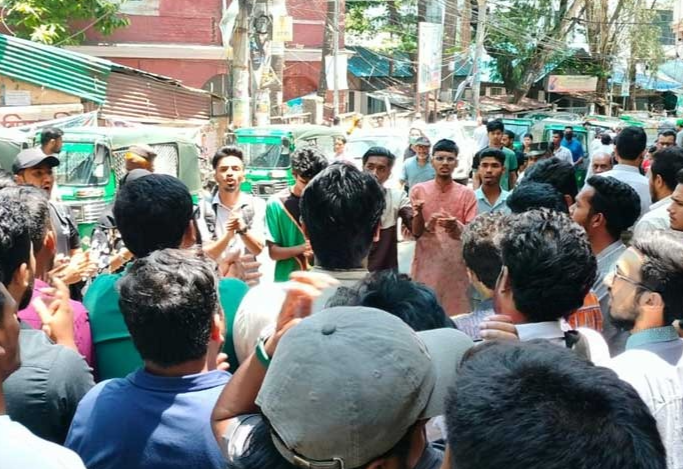 চিন্ময় দাসের জামিন শুনানি ঘিরে চট্টগ্রাম আদালতপাড়ায় ছাত্রসমাজের বিক্ষোভ