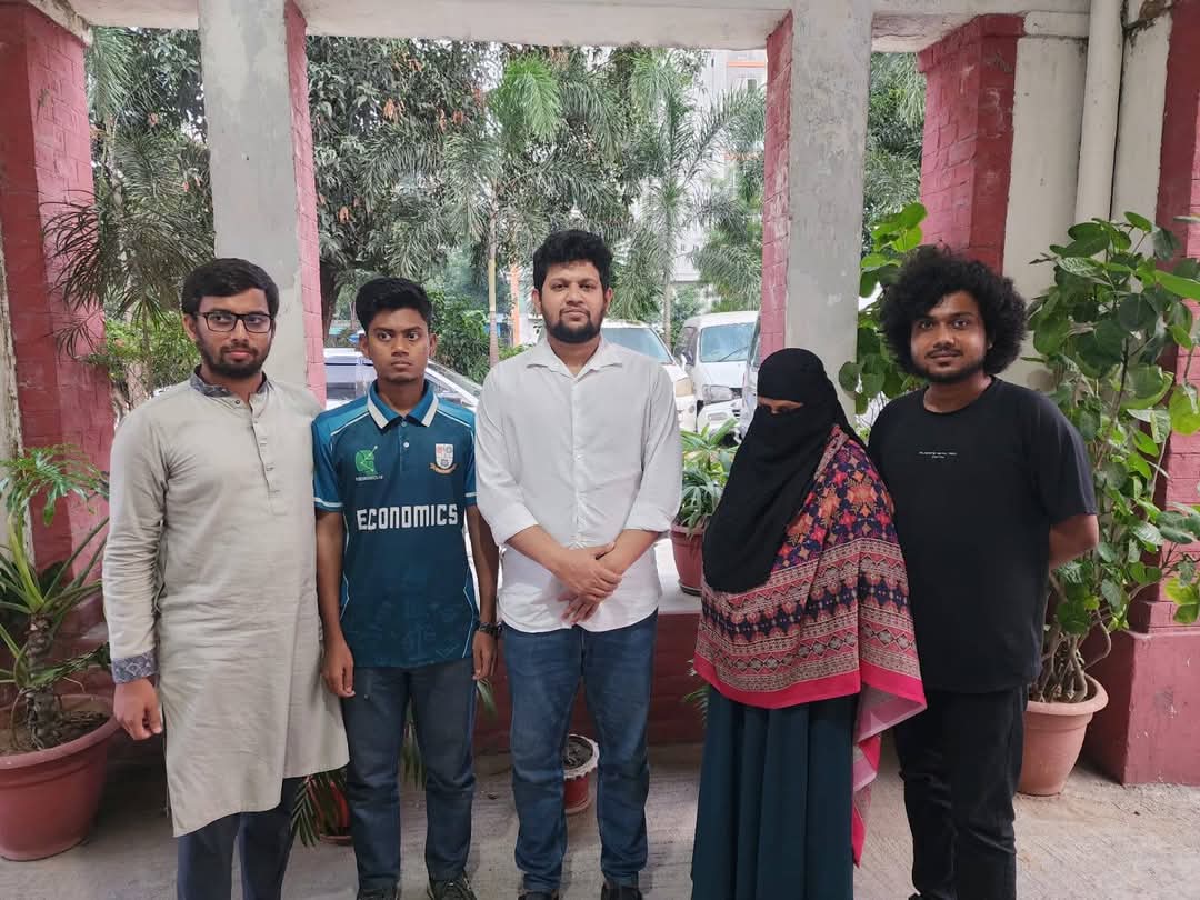 তথ্য উপদেষ্টার ওপর বোতল নিক্ষেপকারী হুসাইনকে মুক্তি, বাসায় দাওয়াত দিলেন মাহফুজ