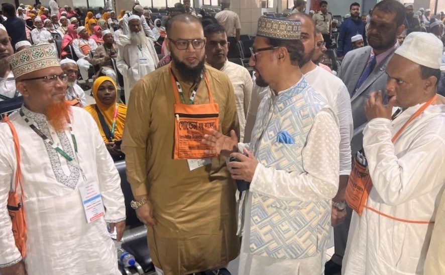 চট্টগ্রাম থেকে প্রথম হজ ফ্লাইটে ৪১৮ যাত্রী রওনা