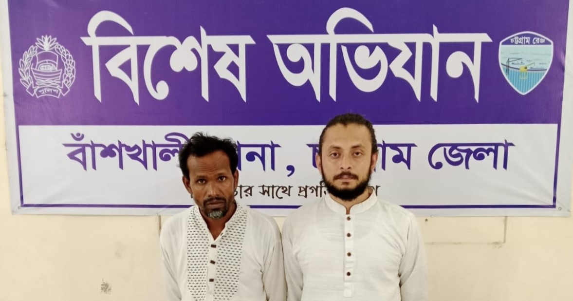 চট্টগ্রামে অটোরিকশায় যাত্রীবেশে দেশীয় অস্ত্র পাচার চেষ্টা