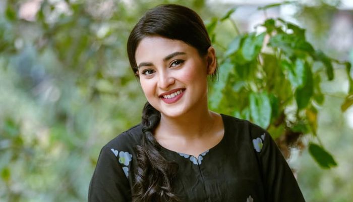চট্টগ্রামে নাটকের শুটিং সেটে দুর্ঘটনায় আহত অভিনেত্রী তটিনী