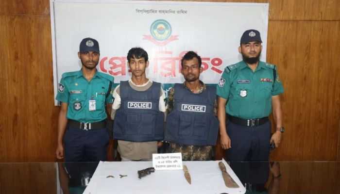 পাহাড়তলী থানা থেকে লুট হওয়া অস্ত্র দিয়ে ডাকাতির প্রস্তুতিতে দুজন গ্রেফতার