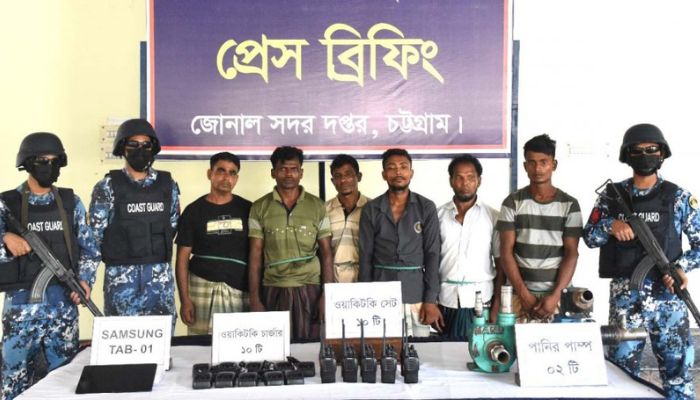 মিয়ানমারে পাচারকালে চট্টগ্রামের পতেঙ্গায় ইলেকট্রনিক ডিভাইসসহ ৬ পাচারকারী আটক