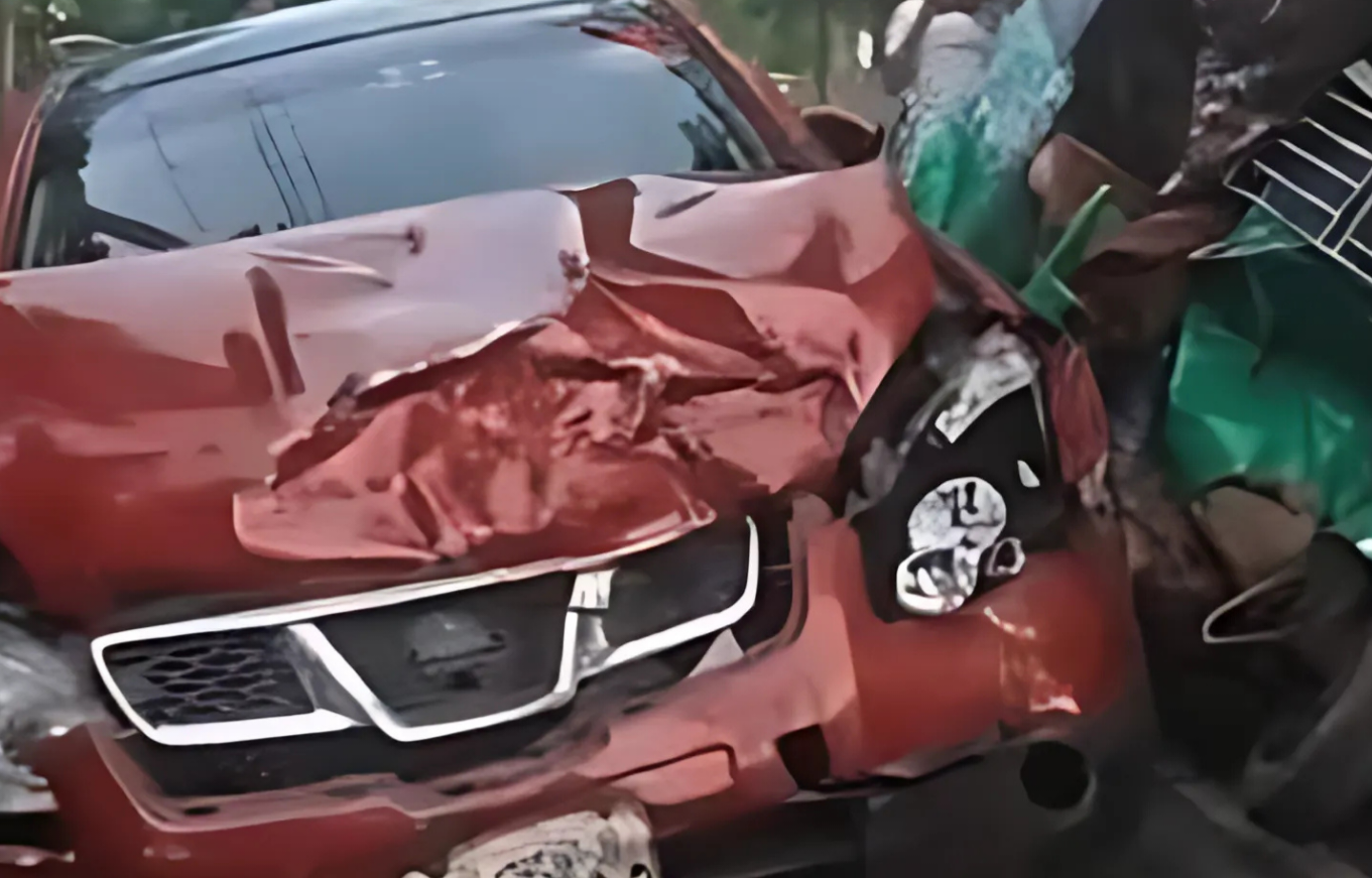 আনোয়ারায় প্রাইভেট কার-অটোরিকশা মুখোমুখি সংঘর্ষে ৩ জন গুরুতর আহত