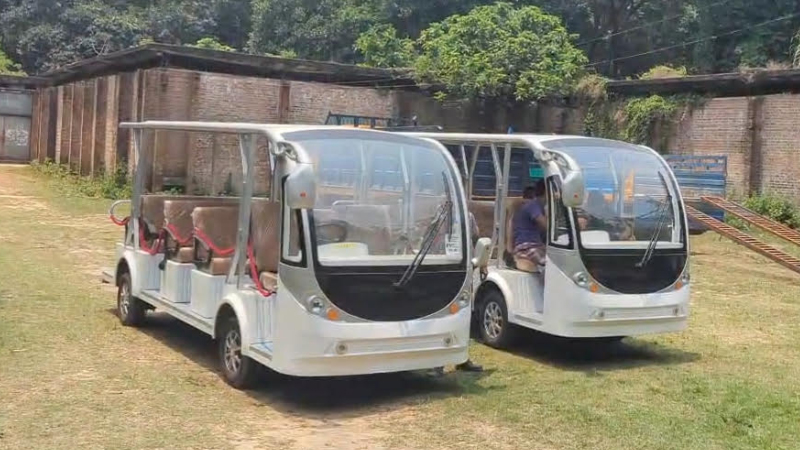 চট্টগ্রাম বিশ্ববিদ্যালয়ে পরীক্ষামূলকভাবে চালু হলো পরিবেশবান্ধব ই-কার