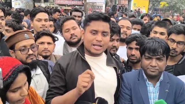 বিএনপির রাজনীতি এখন আ.লীগের টাকায় চলে : হাসনাত
