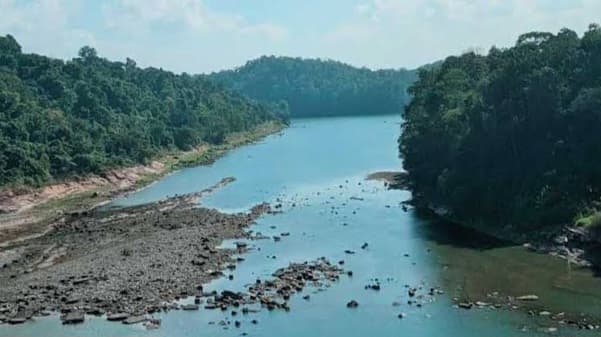 কাপ্তাই হ্রদে পানি সংকট চরমে: বিপর্যস্ত জীবন ও অর্থনীতি