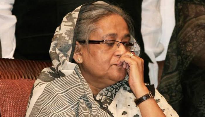 হাসিনাকে আদালতে হাজির হতে পত্রিকায় বিজ্ঞপ্তি দেওয়ার নির্দেশ