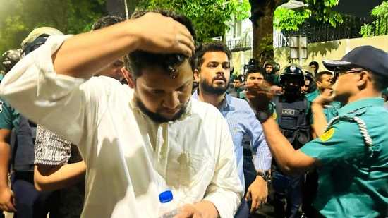 তথ্য উপদেষ্টার ওপর হামলার ঘটনায় চট্টগ্রামের সাংবাদিক সংগঠনের নিন্দা
