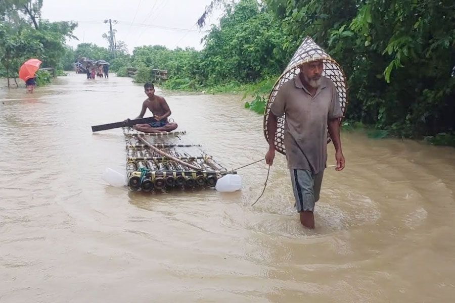 ফটিকছড়িতে টানা বৃষ্টি ও পাহাড়ি ঢলে ভয়াবহ প্লাবন, বাড়ছে বন্যার শঙ্কা