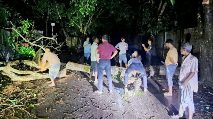 বান্দরবানে তীব্র ঝড়বৃষ্টিতে দুইজনের মৃত্যু