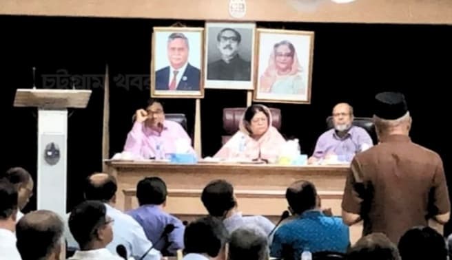 4 teachers walked out in the meeting, demanding the election of Academic Council in CU