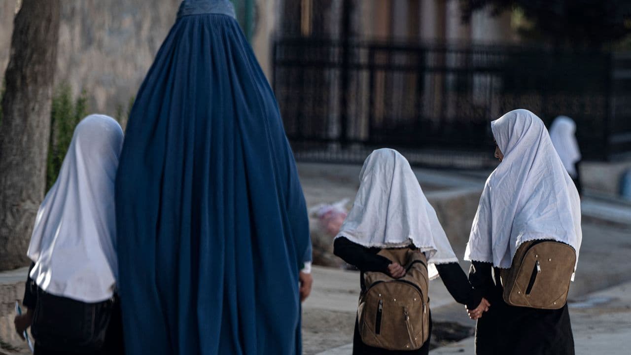 Taliban bans girls above 10 from going to school