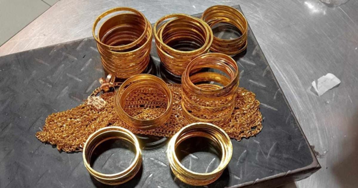4.5 kg of gold seized under the seat of Shah Amanat airport