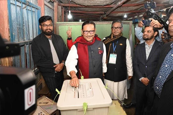 People boycotting those who boycotted election : Quader