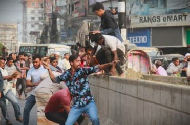Police and hawkers clashed repeatedly in Chittagong&#8217;s New Market area.