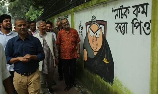 CA visits graffiti drawn by young revolutionaries at DU