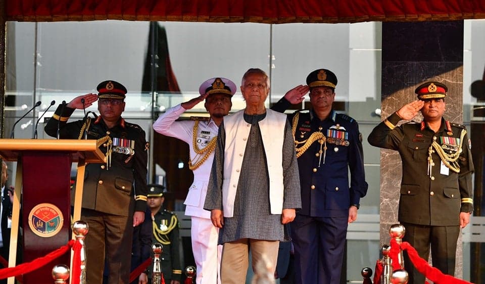 Standing beside people armed forces became symbol of confidence : CA