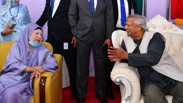 Prof Yunus exchanges greetings with Khaleda Zia .