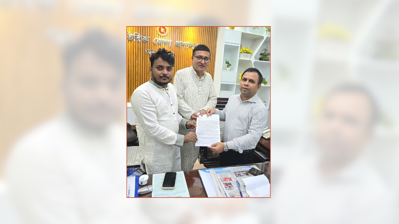 পটিয়া প্রধান ডাকঘরের সামনে লিজ বাতিলের দাবিতে জেলা প্রশাসকের কাছে স্বারকলিপি পেশ