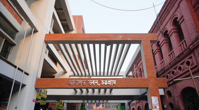 চট্টগ্রাম আদালত ভবনে সরকারবিরোধী স্লোগান, আটক ৭