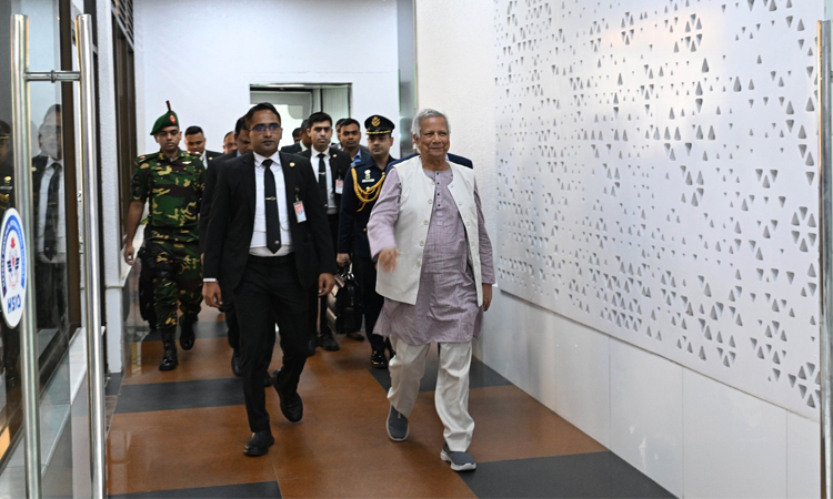 ৯দিনের নিউইয়র্ক সফর শেষে দেশে ফিরেছেন প্রধান উপদেষ্টা 