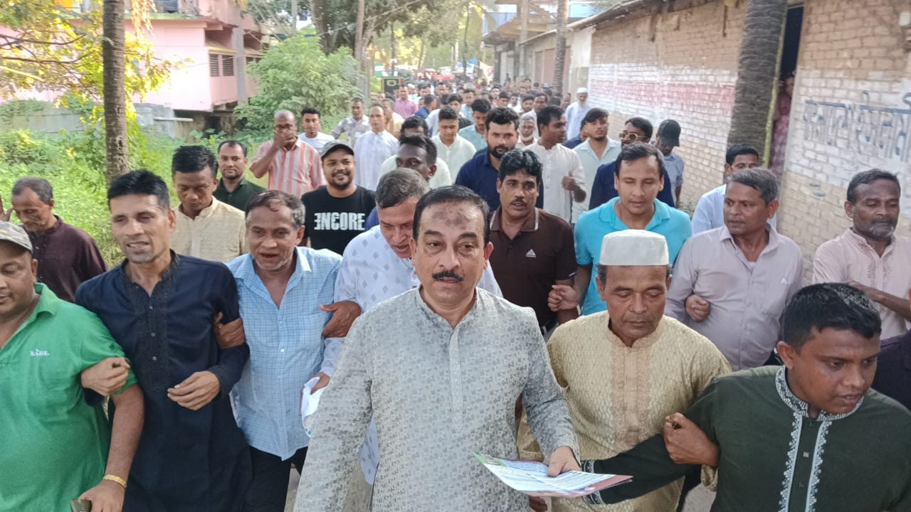 রাঙ্গুনিয়ায় তারেক রহমানের ৩১ দফা প্রচারে অধ্যাপক মোহাম্মদ মহসিনের গণসংযোগ