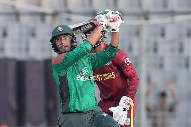 দুর্দান্ত শুরুর পর থমকে গেল ব্যাটিং, ২৯৬ রানে থামলো টাইগাররা