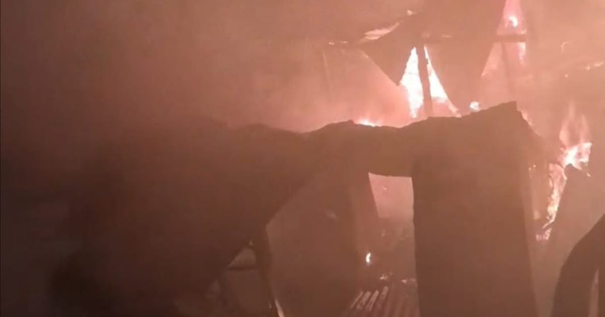 হাটহাজারীতে মধ্যরাতে আ/গু/নে পুড়ল ৩ বসতঘর ও একটি দোকান