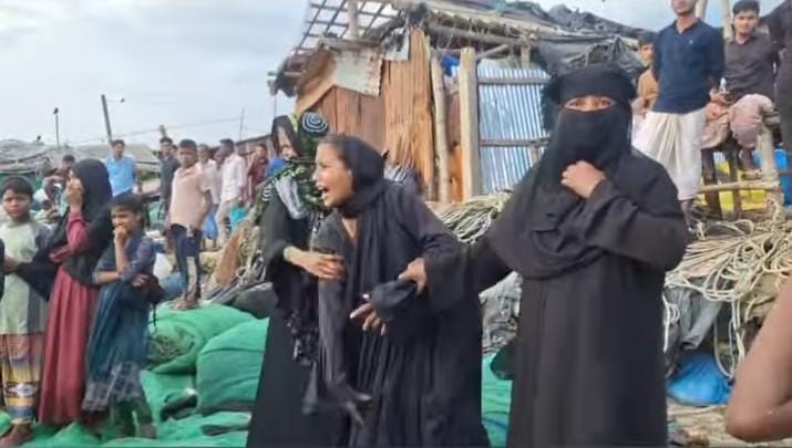 বঙ্গোপসাগরে মাছ ধরতে গিয়ে নৌকা থেকে পড়ে নিখোঁজ এক জেলে