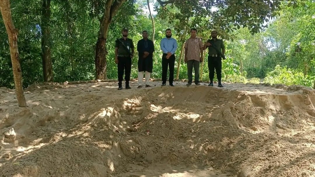 ফটিকছড়িতে হালদা নদী থেকে অবৈধ বালু উত্তোলনে প্রশাসনের অভিযান